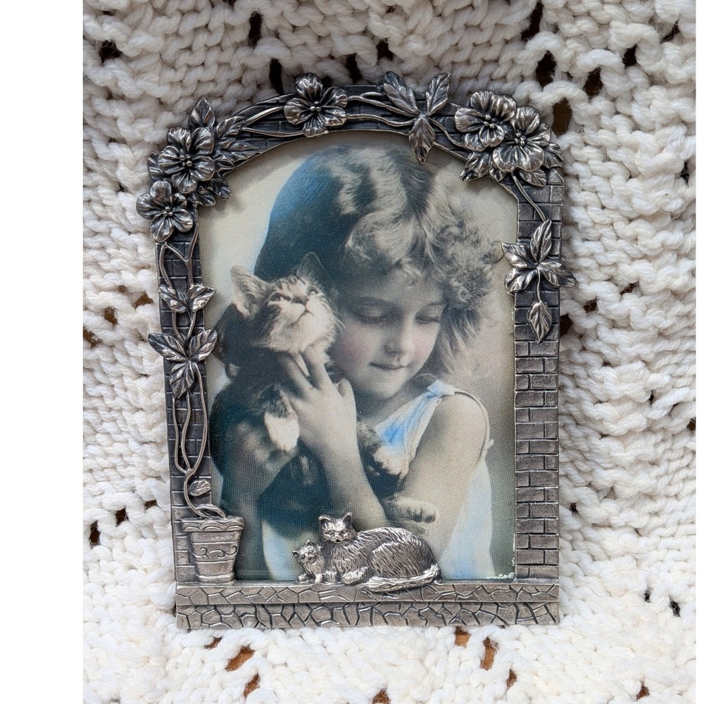 Vintage Pewter Style Cat and Girl Picture Frame Floral Arched Metal 5x7 7.5x5.5